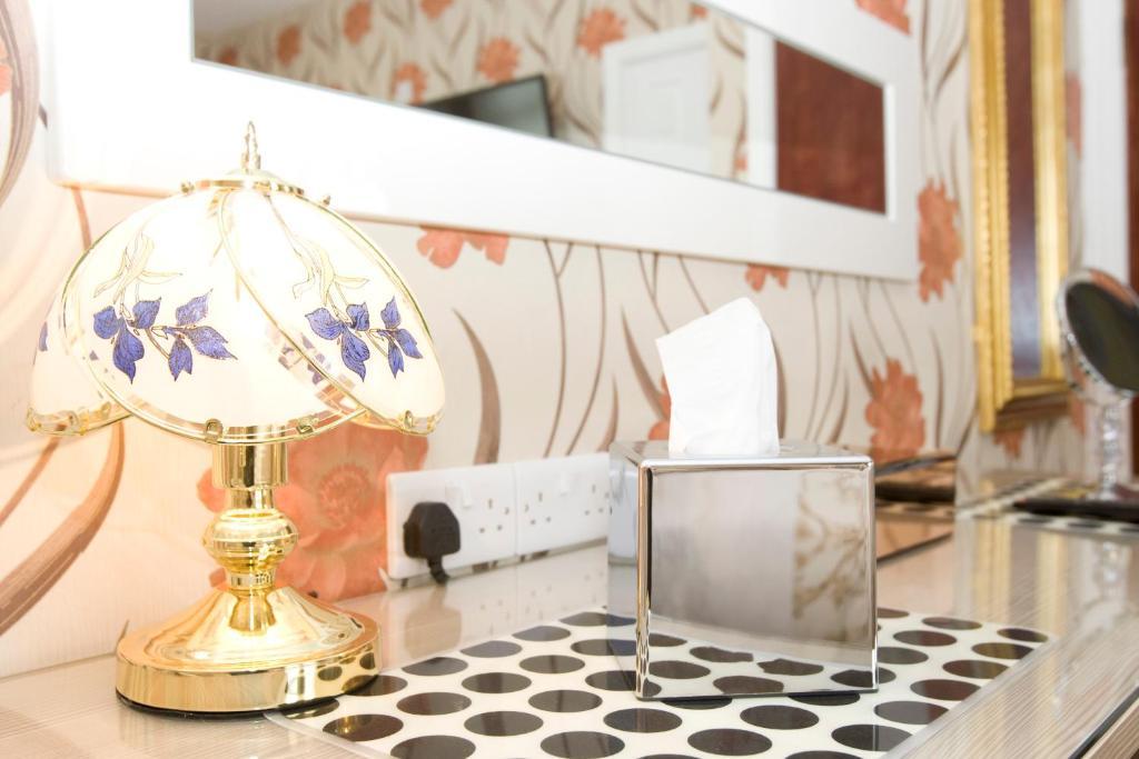 Valentine Lodge Over 21 Adult Couples Only Blackpool Room photo